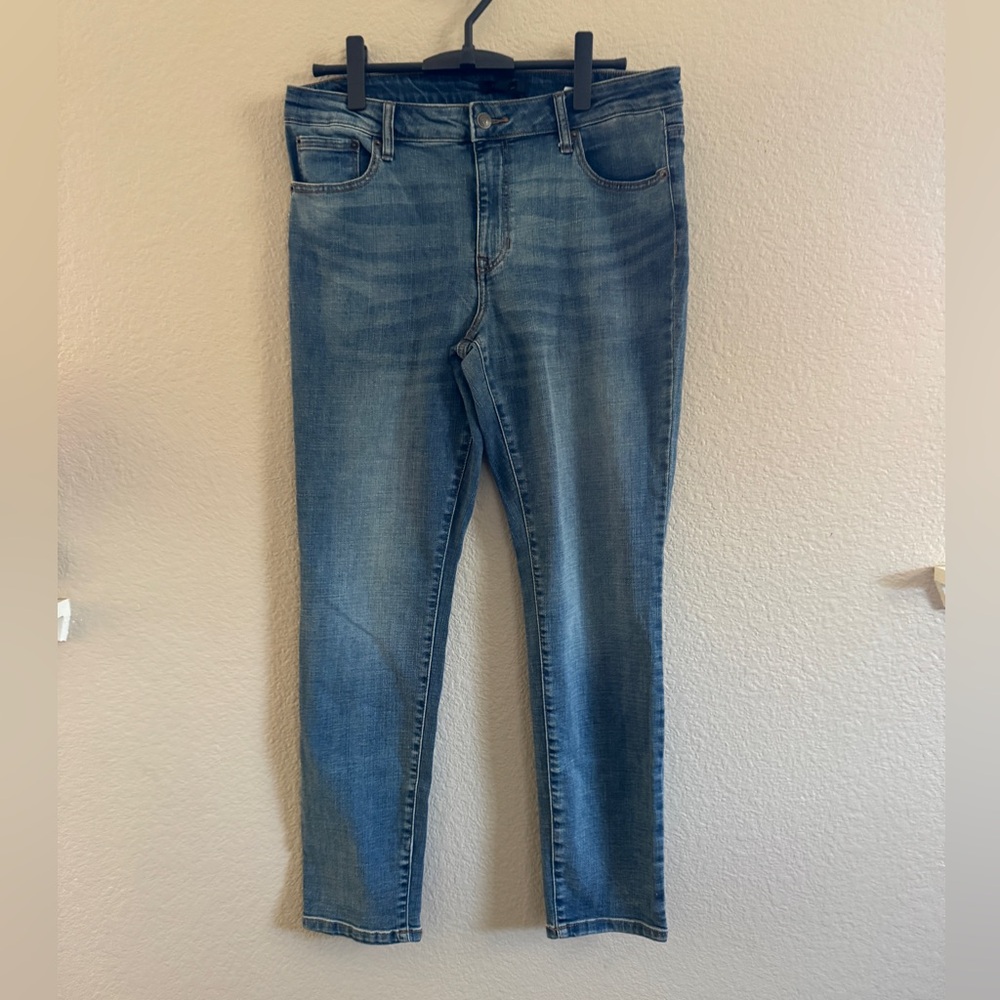 Frye Veronica Medium Wash Mid Rise Size 12